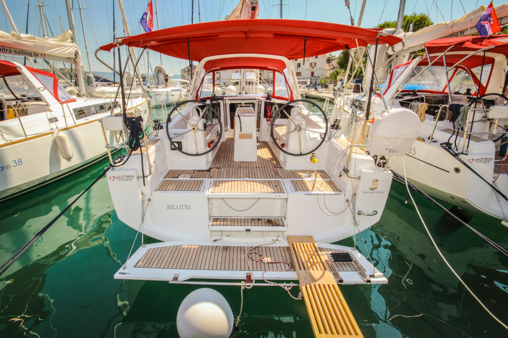 Yacht Charter Mala Luna yacht rental price. Oceanis 35 Sailboat charter Croatia | Yacht4Less